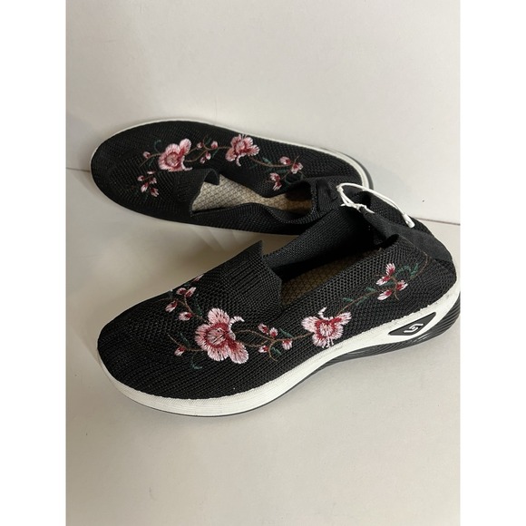 Shoes - Women's embroidered black canvas slip on shoes size‎ 5.5 new